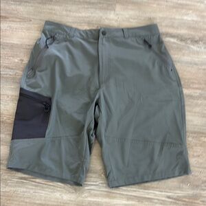 🍀Columbia Gray and Black Athletic Shorts Lightweight Performance